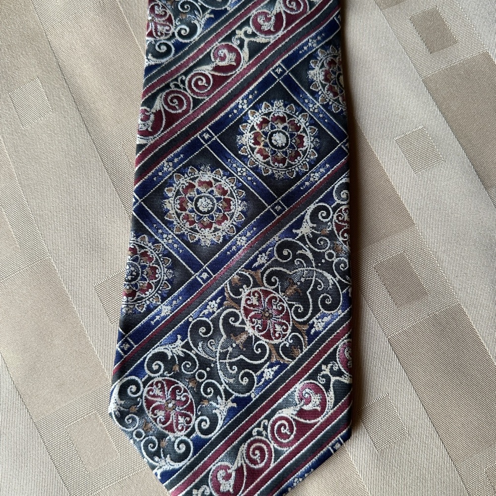 100% Silk Bill Blass Elegant‎ Multicolor Patterned Men's Tie